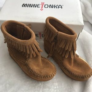 New Minnetonka Moccasin Size 8